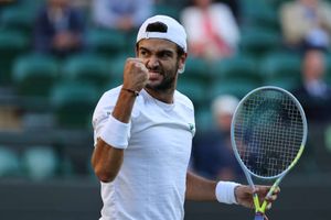 Wimbledon: Berrettini overcomes Auger-Aliassime to set up semifinal with Hurkacz