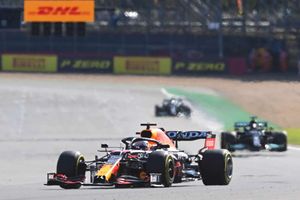 Verstappen triumphs in inaugural F1 sprint race to take pole at Silverstone