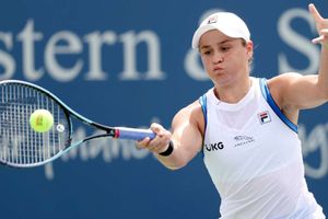 Barty and Osaka into last 16 of Western & Southern Open, Halep withdraws