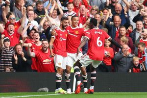 Manchester United 5-1 Leeds United: Fernandes and Pogba inspire demolition