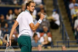 Medvedev survives Toronto scare as Tsitsipas ends Ruud's winning run.