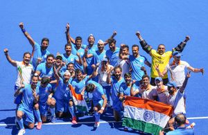 Hero's welcome for members of Indian Hockey Teams in Odisha