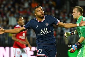 Brest 2-4 Paris Saint-Germain: Mbappe up and running as Messi wait continues