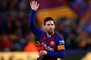 Lionel Messi lands in Paris after agreeing to two-year-contract with PSG