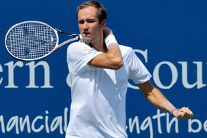 Medvedev cruises in Cincinnati opener, Tsitsipas withstands Korda and Murray bundled out