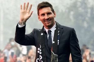 Mbappe welcomes 'legend' Leo as Messi trains for first time with PSG