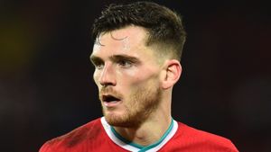Robertson confirms ankle ligament damage as Liverpool defender vows to be 'grafting every day'