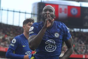 Arsenal 0-2 Chelsea: Lukaku scores on second debut as Blues ease to victory