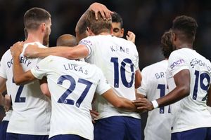Tottenham and Arsenal make top-flight history with contrasting fortunes