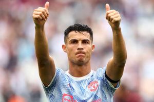 Ronaldo to start against Villarreal and break Champions League record