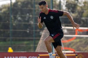 Manchester United have 'massive' chance to win multiple titles after Ronaldo arrival – Olsen
