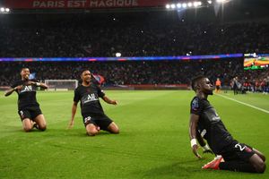Paris Saint-Germain 2-0 Montpellier: Gueye and Draxler on target to extend Ligue 1 advantage