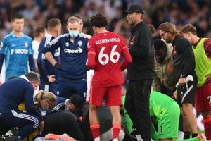 Klopp says Elliott suffered suspected dislocated ankle as Van Dijk promises full support