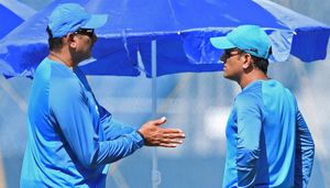 Gavaskar lauds Dhoni's appointment as mentor but hopes there is no 
