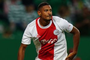History for four-goal Haller as Ajax thump Sporting