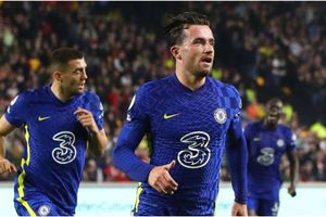 Brentford 0-1 Chelsea: Chilwell stunner keeps Blues top