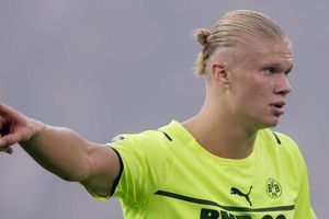 Haaland out for a few weeks with hip flexor injury, Dortmund boss confirms
