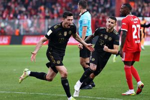 Union Berlin 2-5 Bayern Munich: Lewandowski brace helps Bundesliga leaders ease to victory