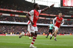 Arsenal 2-0 Newcastle: Saka and Martinelli fire Gunners past Magpies