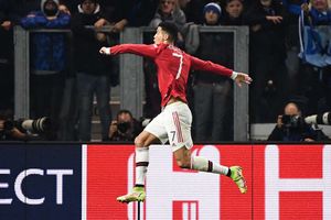 Messi impressed by Ronaldo at Man Utd as he hails 'beautiful' rivalry