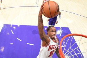 DeRozan's Bulls make light work of LeBron-less Lakers, Suns win ninth straight