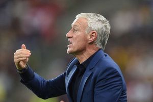Deschamps leaves out Giroud again, tells France to finish World Cup job