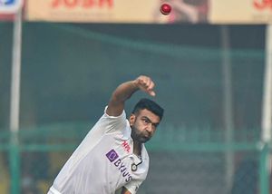 India vs New Zealand, 1st Test, Day 3: Session 1 report: Bowlers try to keep hosts in game