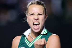 WTA Finals: Kontaveit earns showdown with Muguruza in year-ending decider