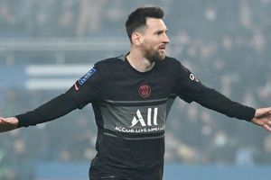 Paris Saint-Germain 3-1 Nantes: Messi opens Ligue 1 account as hosts win despite Navas red card