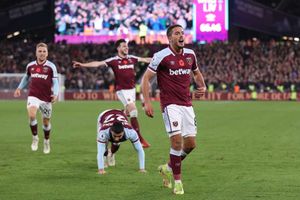 West Ham 3-2 Liverpool: Reds unbeaten run ends as Hammers move into third