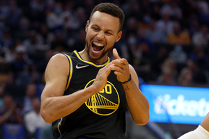 NBA: Curry's 33 points lead Warriors to eighth straight win, LeBron's Lakers claim grudge game