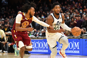 Mitchell leads Jazz to fourth straight win in NBA thriller, Hornets edge Hawks