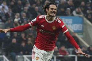 Newcastle United 1-1 Manchester United: Cavani rescues Rangnick's 'whingebags'