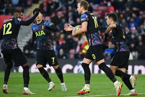 Southampton 1-1 Tottenham: Kane on target as Conte makes Spurs history
