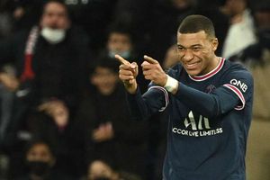 Paris Saint-Germain 2-0 Monaco: Mbappe hits 100th PSG league goal as leaders soar at summit