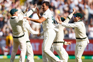 Ashes 2021-22: Australia claim four late England wickets to grab stronghold in Melbourne