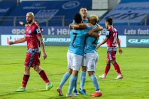 ISL 2021-22, MCFC vs JFC Highlights: High-flying Mumbai brave Jamshedpur blitz to remain on top