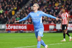 Brentford 0-1 Manchester City: Foden fires league leaders eight points clear