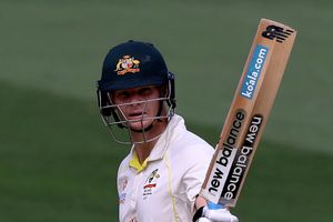 Steve Smith gets stuck in elevator at Melbourne hotel