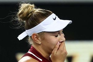 Australian Open: Defending champion Osaka suffers third-round exit at hands of Anisimova