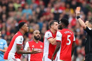 Premier League data dive: Arsenal's red card milestone, Conte's Italian job and Lanzini's London pride