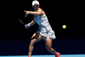 Australian Open: Brilliant Barty brushes past Bronzetti