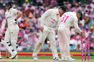 'Bowled' that was not to be: Tendulkar-Warne have fun discussion on Stokes' lucky survival