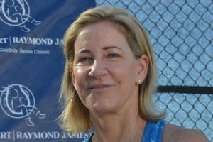 Chris Evert reveals ovarian cancer diagnosis as Navratilova backs 'true champion' to win latest battle