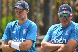 Ashes 2021-22: Joe Root backs Chris Silverwood to stay on as England coach