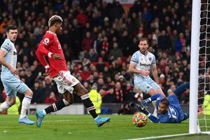 Manchester United 1-0 West Ham: Rashford late show stuns Hammers