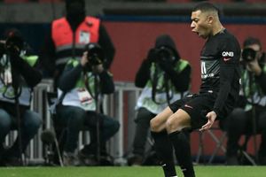 Paris Saint-Germain 2-0 Brest: Mbappe strikes again as leaders ease to victory