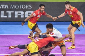 PKL 8: Strugglers Gujarat and Pune lock horns, Delhi aim for top spot