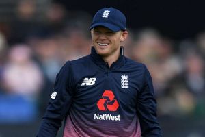 Ashes 2021-22: Sam Billings joins England squad after scenic 500-mile journey