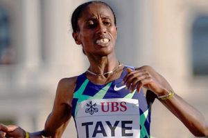 Ejegayehu Taye and Berihu Aregawi break 5km world records